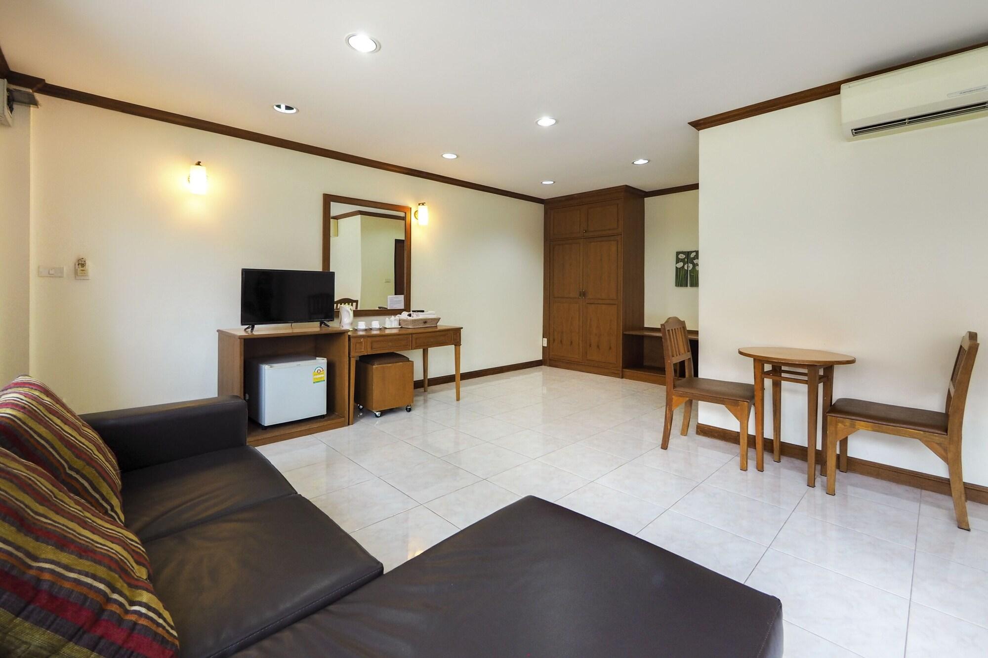 Oyo 859 Golden Land Hotel Chiang Rai Exterior photo